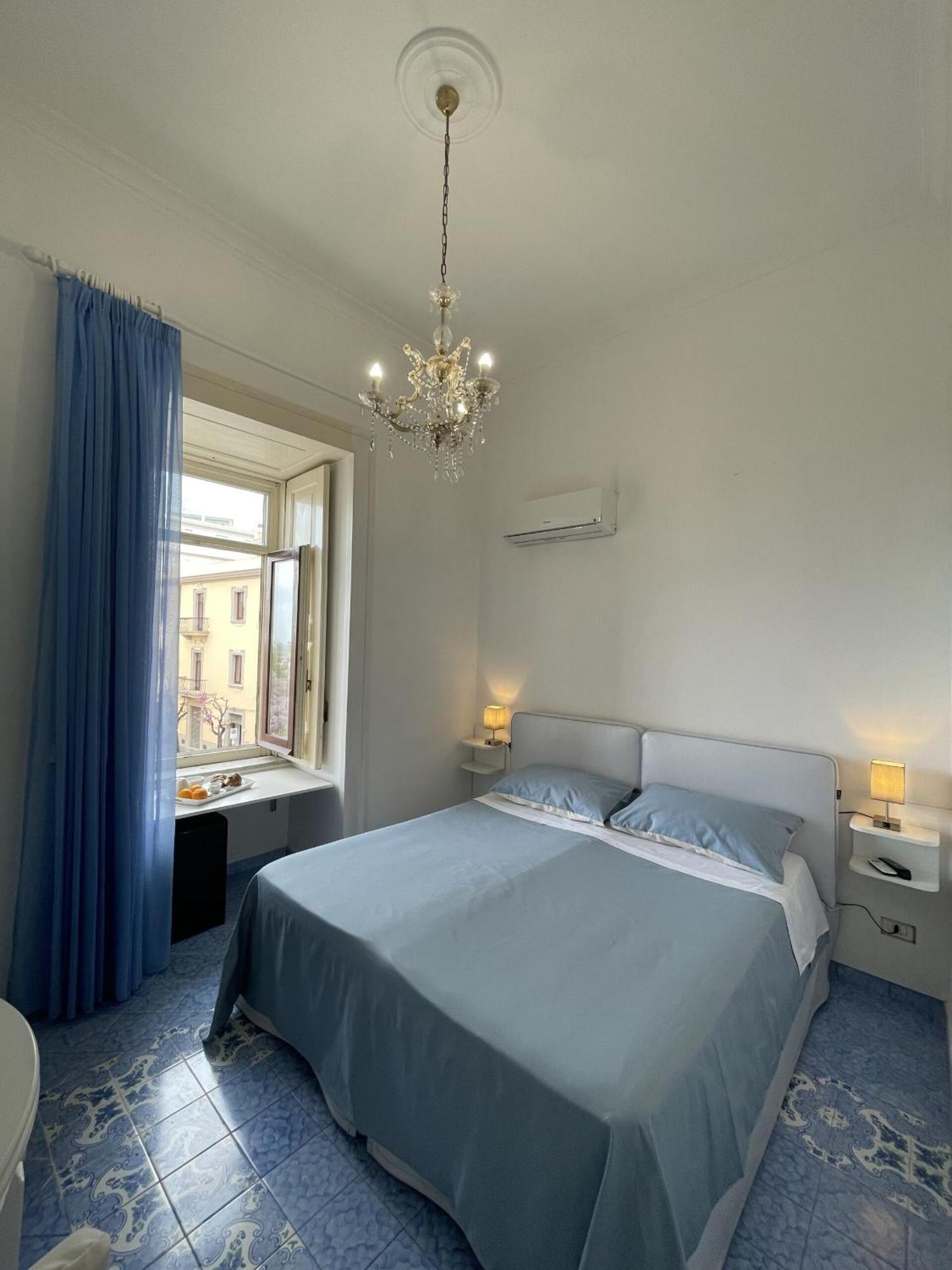 לינה וארוחת בוקר Ambasciata Sorrento Relais מראה חיצוני תמונה